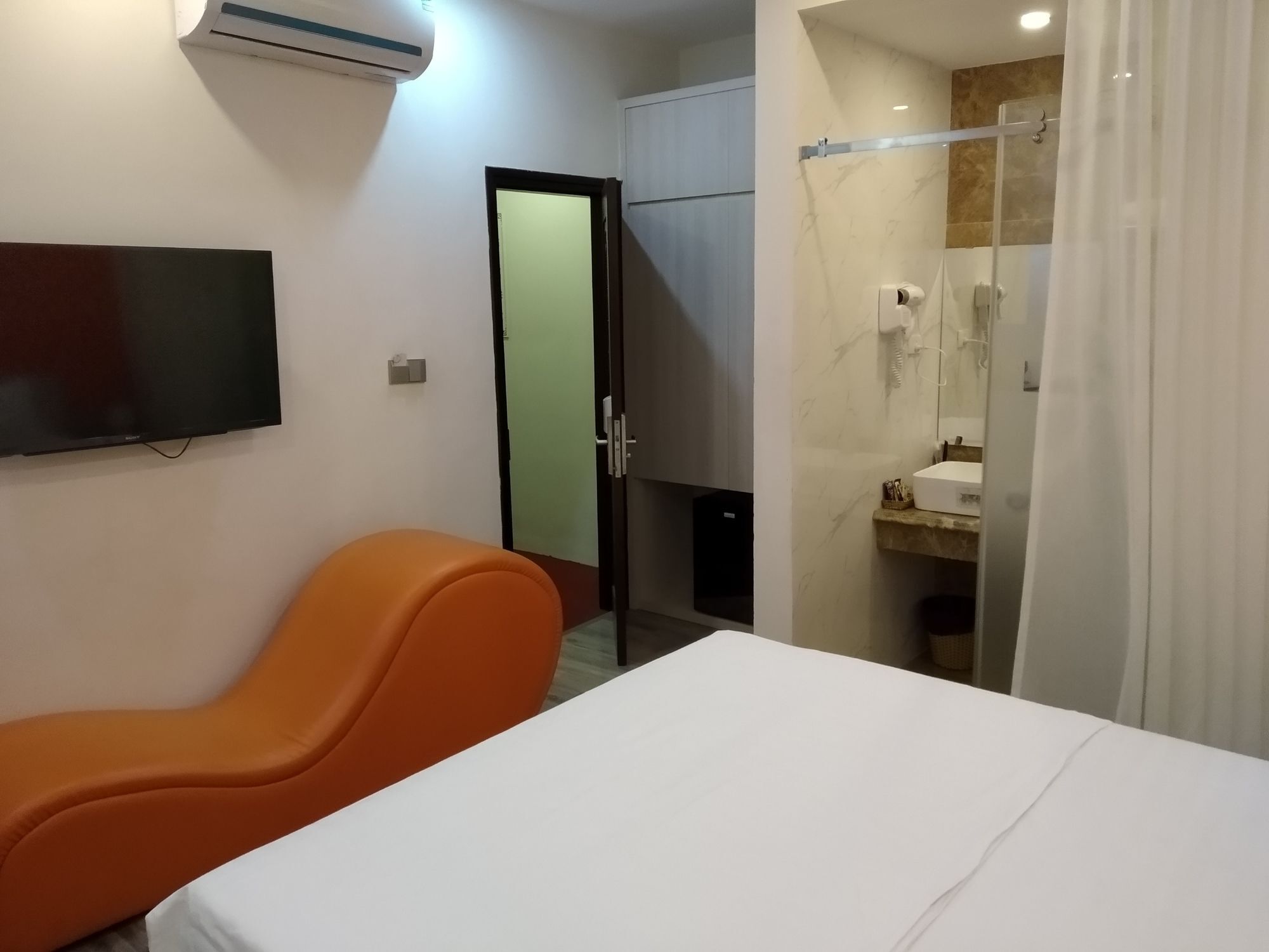 Golden Hotel 河内 外观 照片